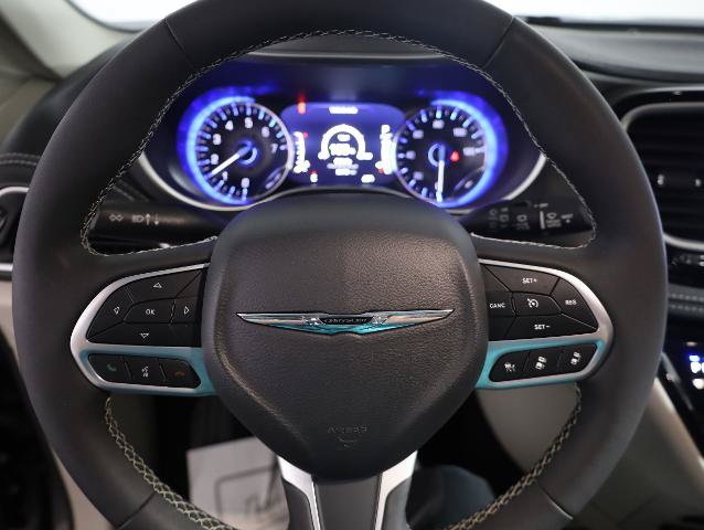 Used 2022 Chrysler Pacifica Touring-L w/ Uconnect Theater Family Group AWD/4WD image 14