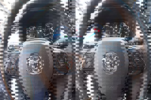 Used 2022 Toyota RAV4 XLE image 20