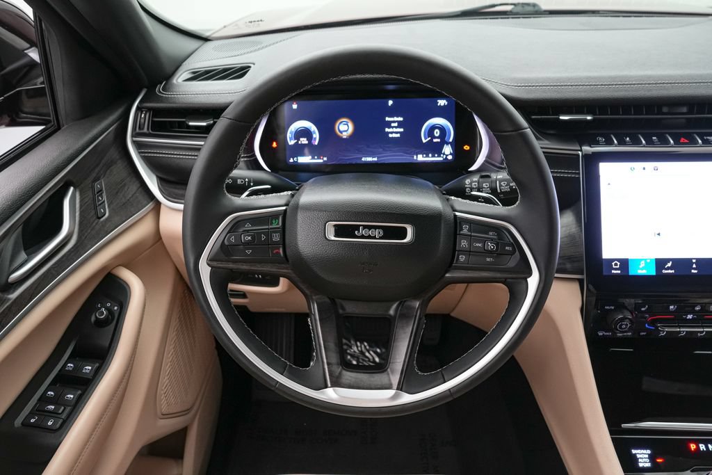 Used 2023 Jeep Grand Cherokee Limited w/ Luxury Tech Group II AWD/4WD image 13