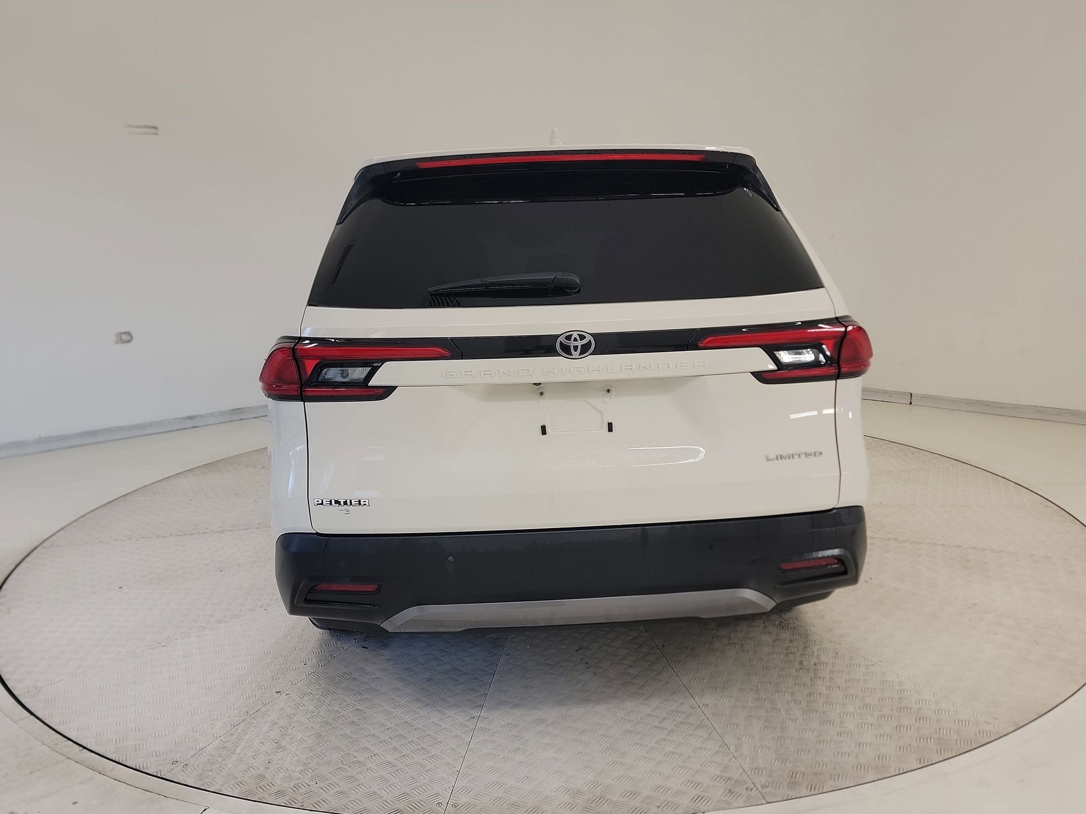 Used 2024 Toyota Grand Highlander Limited image 4