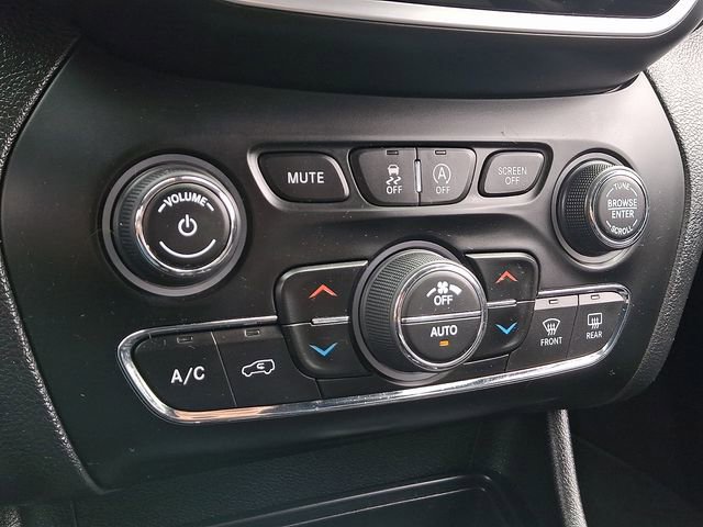 Used 2019 Jeep Cherokee Limited AWD/4WD image 29