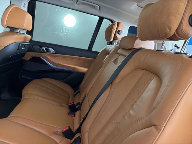 Used 2021 BMW X7 xDrive40i w/ Premium Package AWD/4WD image 13
