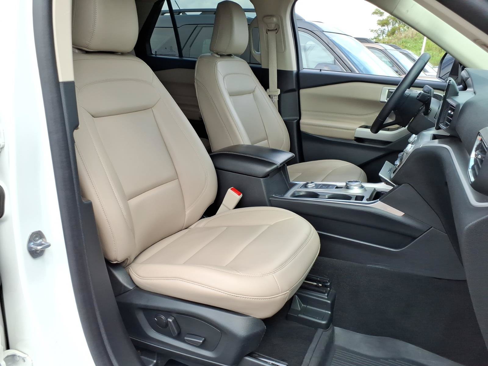 Certified 2023 Ford Explorer XLT w/ Equipment Group 202A AWD/4WD image 8