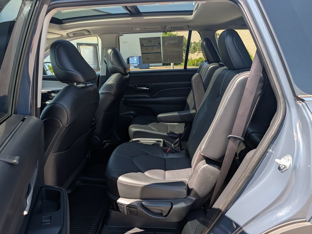 Used 2024 Toyota Grand Highlander AWD image 26