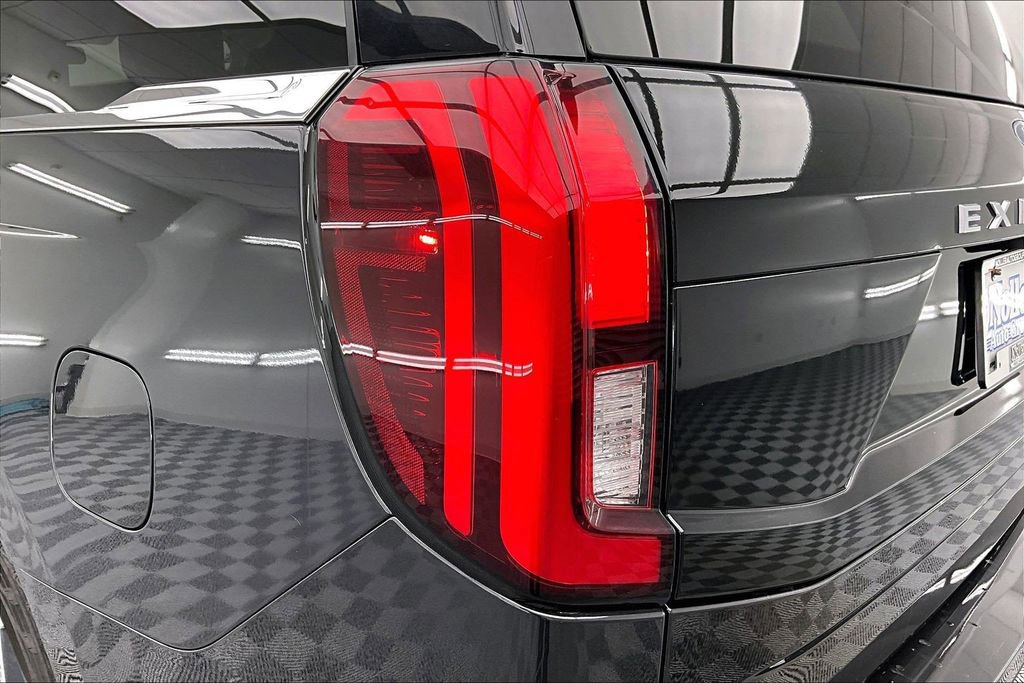 Certified 2025 Ford Expedition Active AWD/4WD image 31