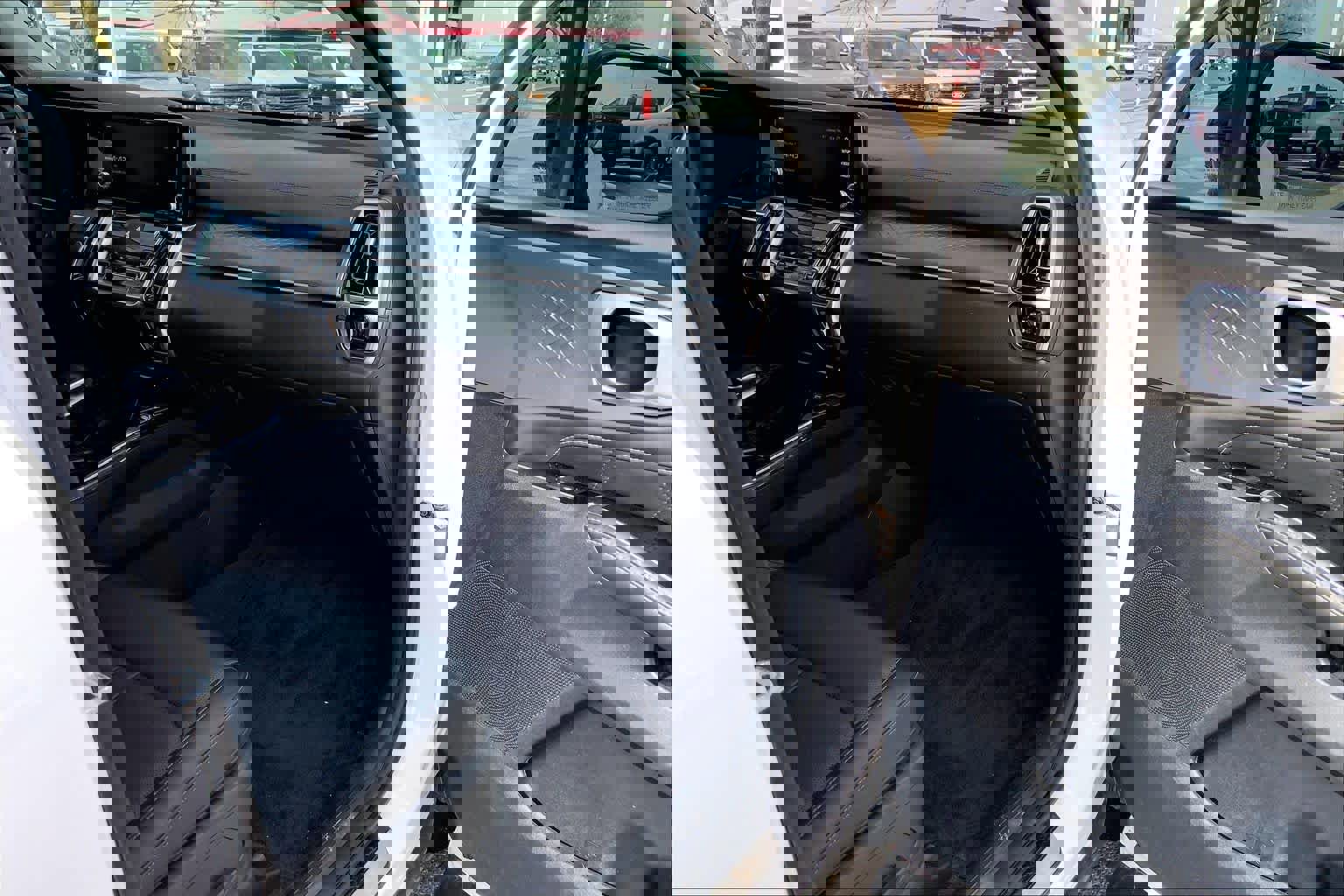 Used 2023 Kia Sorento SX image 19