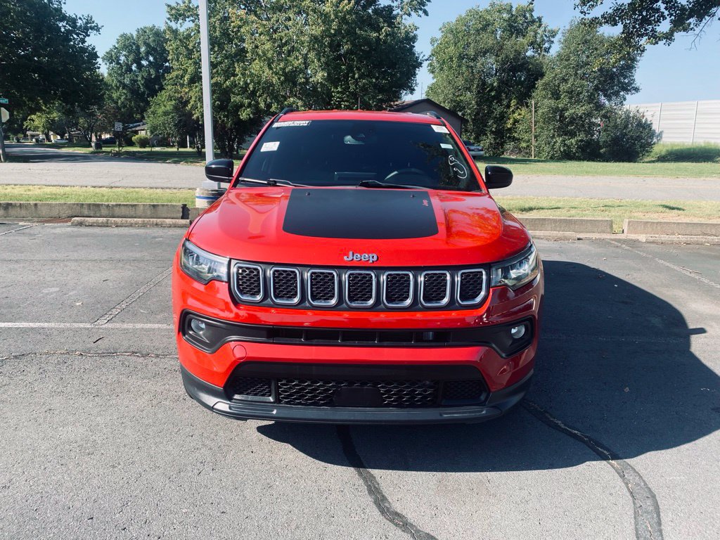 Used 2023 Jeep Compass Latitude AWD/4WD image 2