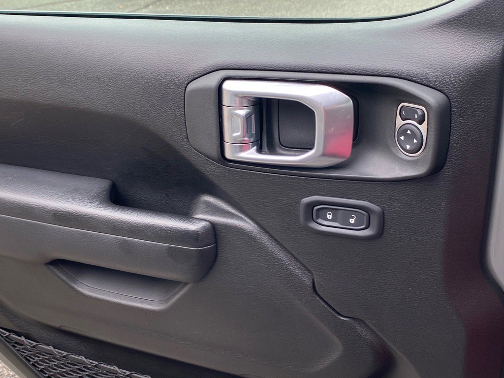 Used 2022 Jeep Wrangler Unlimited Rubicon w/ Safety Group image 19