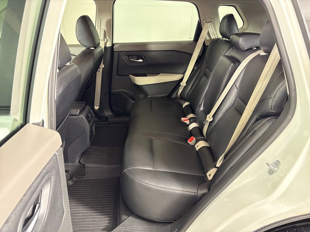 Used 2023 Nissan Rogue SV image 24