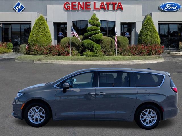 Used 2023 Chrysler Pacifica Touring-L FWD video 2