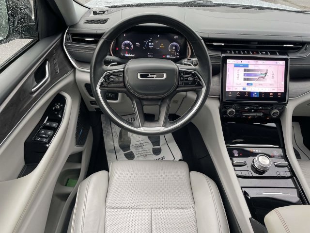 Used 2021 Jeep Grand Cherokee L Overland w/ Luxury Tech Group IV AWD/4WD image 14