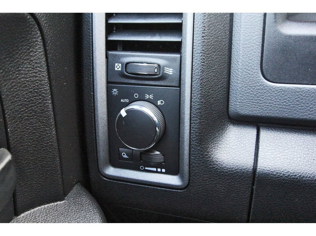 Used 2018 RAM 2500 Tradesman w/ Chrome Appearance Group image 20