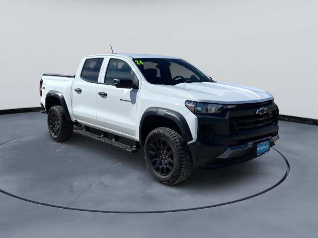 Used 2024 Chevrolet Colorado Trail Boss w/ Advanced Trailering Package AWD/4WD image 3