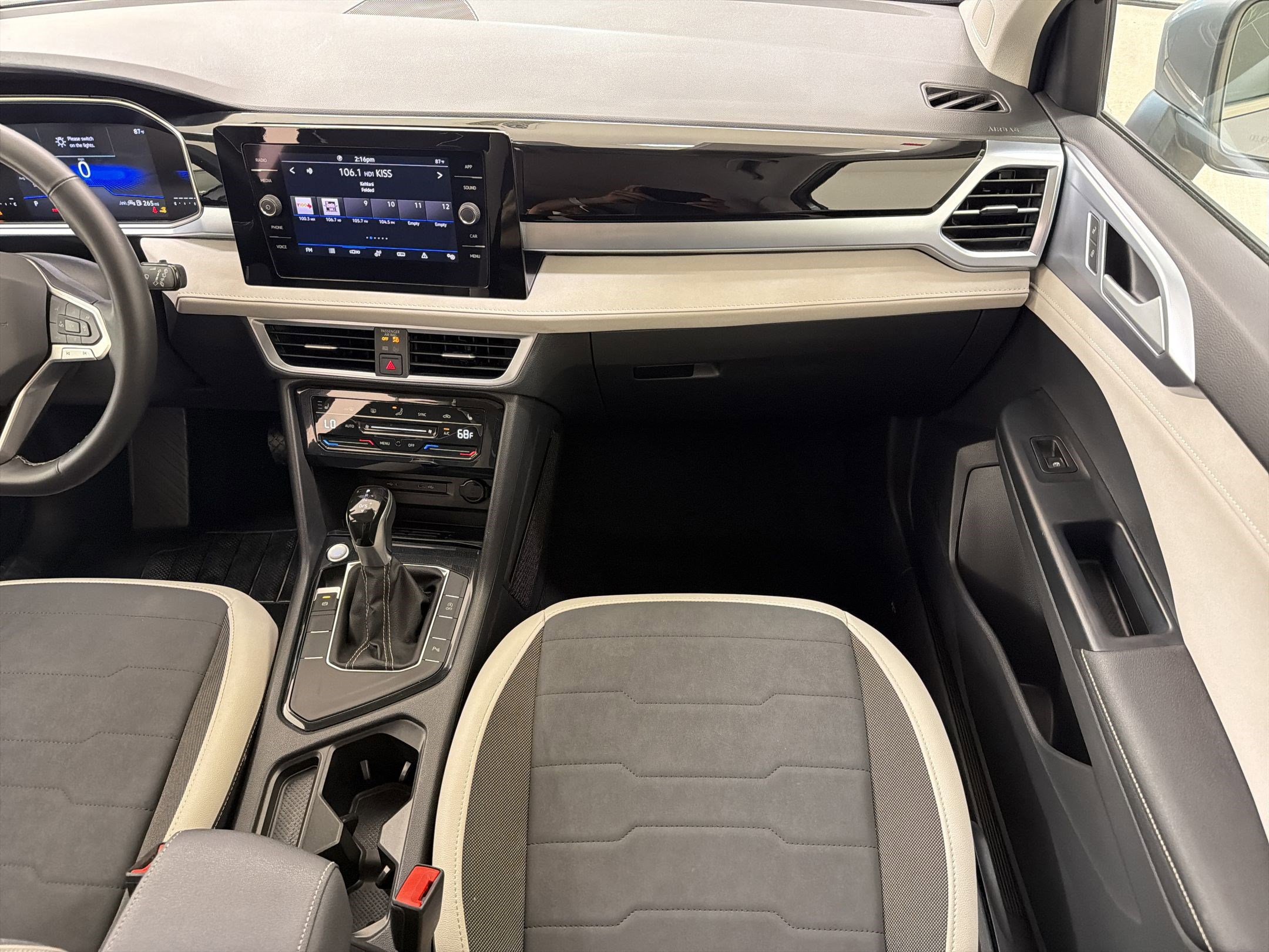 Used 2025 Volkswagen Taos SE FWD image 27