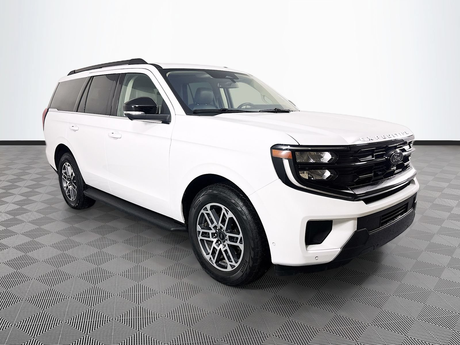 Certified 2025 Ford Expedition Active AWD/4WD image 1