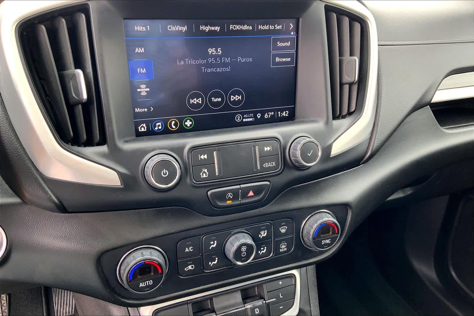 Used 2022 GMC Terrain SLT FWD image 34