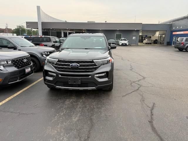 Certified 2020 Ford Explorer XLT w/ Equipment Group 202A AWD/4WD image 2