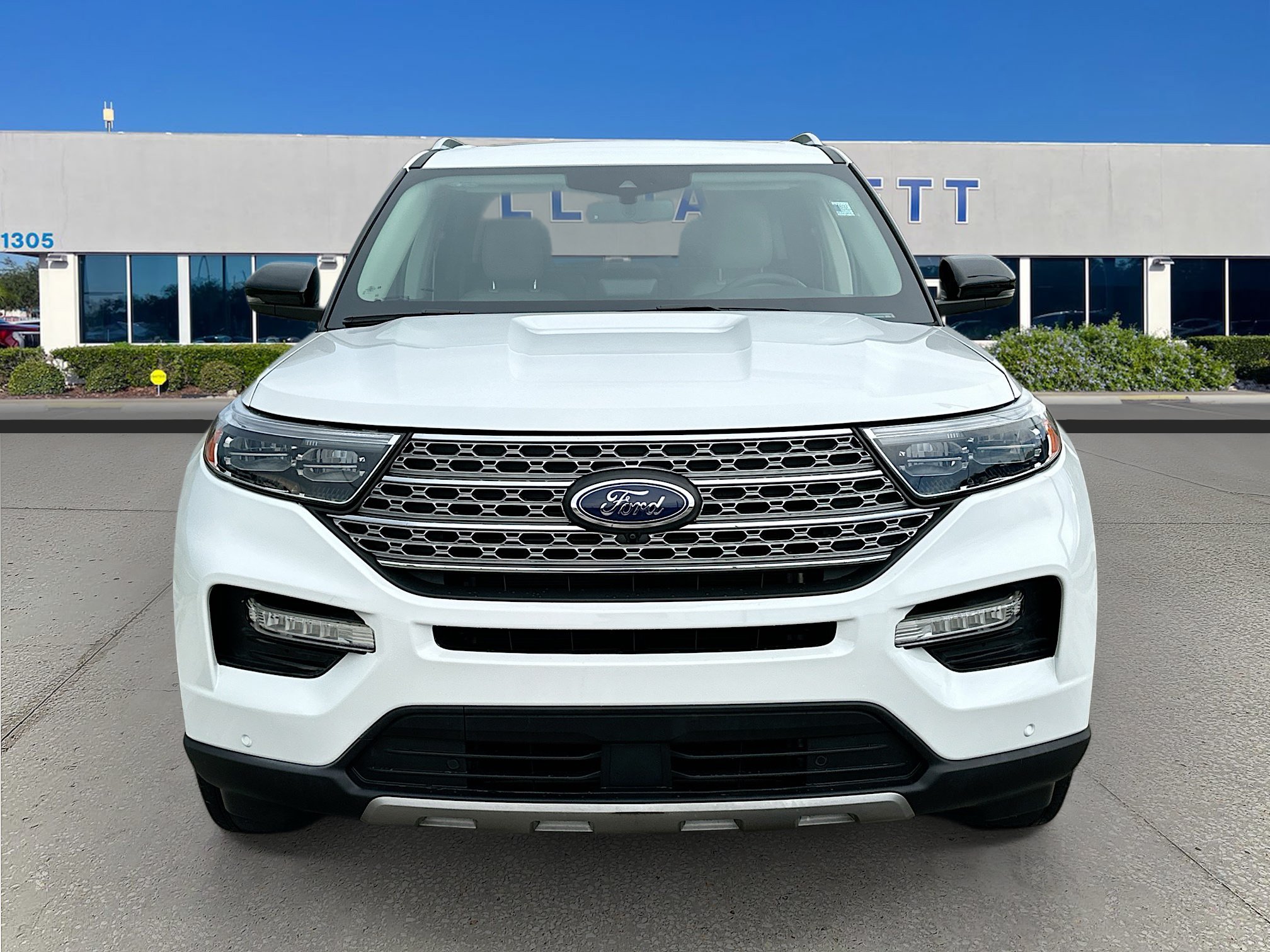 Certified 2023 Ford Explorer Limited w/ Limited Technology Package RWD image 2