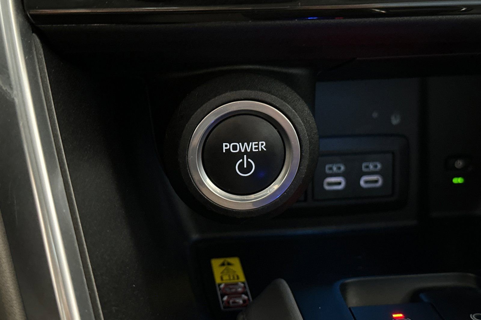 Used 2023 Toyota Venza LE AWD/4WD image 21
