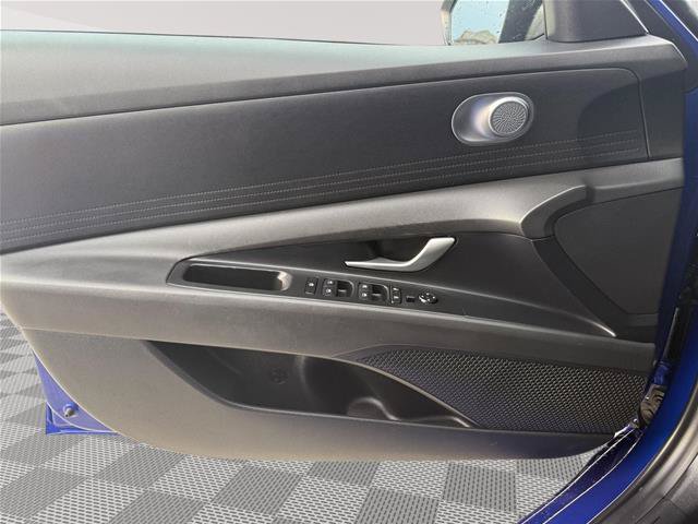 Used 2025 Hyundai Elantra Hybrid FWD image 18