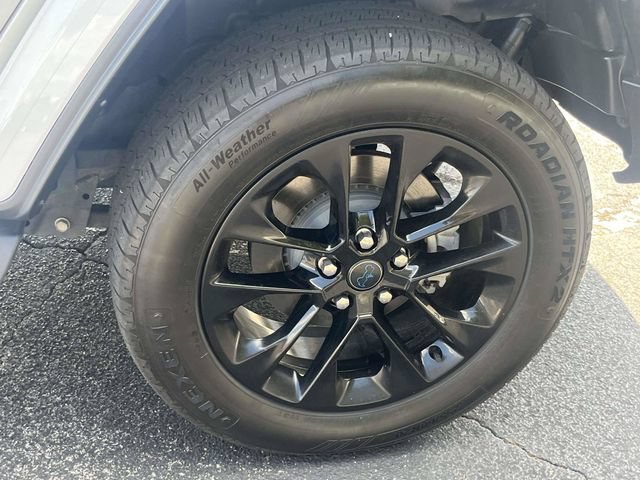 Used 2025 Jeep Wrangler Unlimited Sahara AWD/4WD image 12