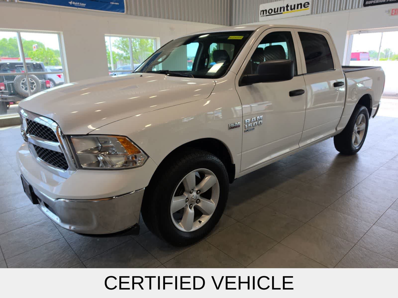 Used 2022 RAM 1500 Classic SLT AWD/4WD image 1