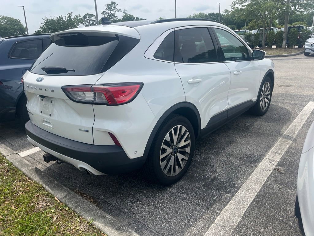 Certified 2020 Ford Escape Titanium w/ Titanium Premium Package 2.0 AWD/4WD image 3