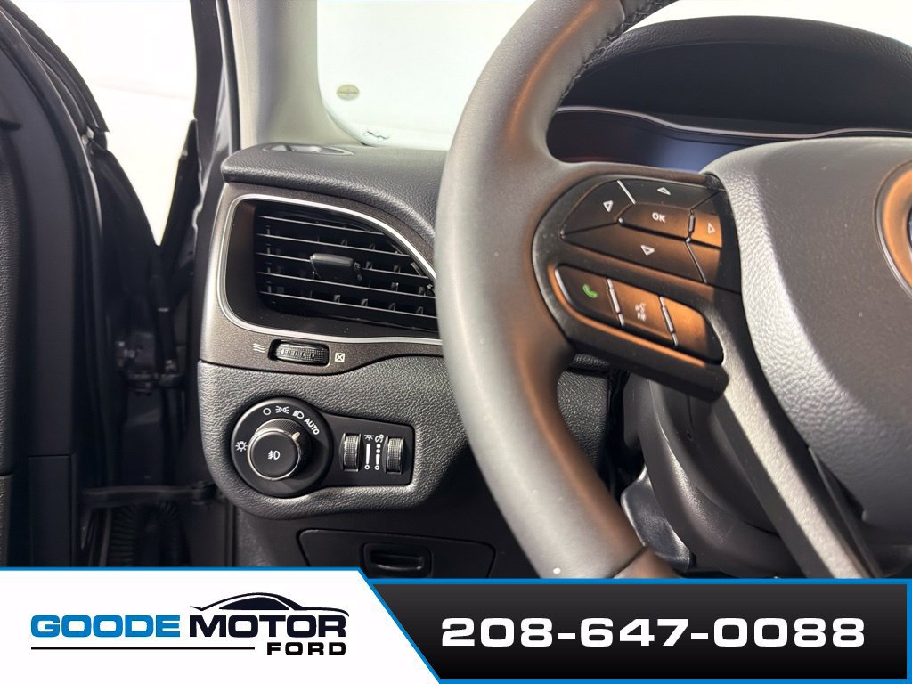 Used 2021 Jeep Cherokee Trailhawk AWD/4WD image 13