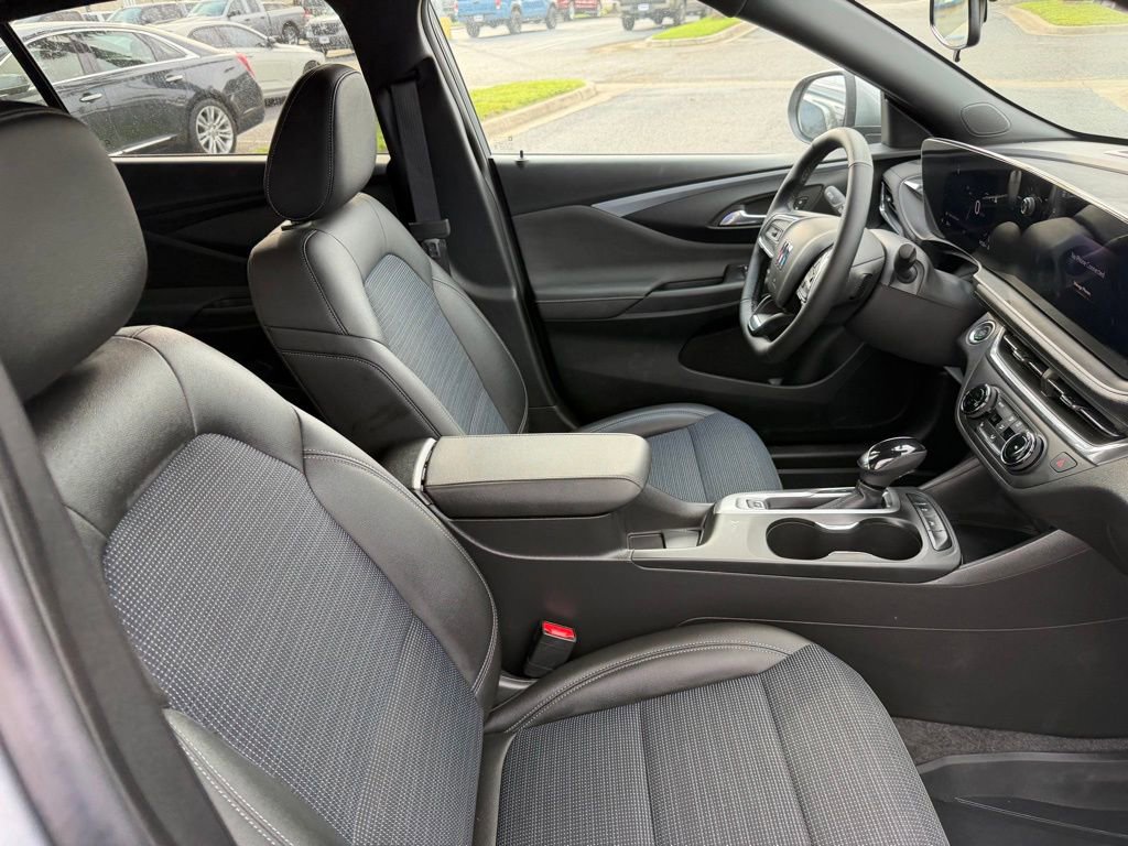 Used 2025 Buick Envista Sport Touring w/ Convenience I Package FWD image 22