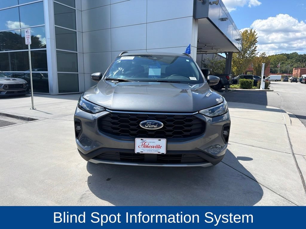 Certified 2025 Ford Escape ST-Line Select AWD/4WD image 3