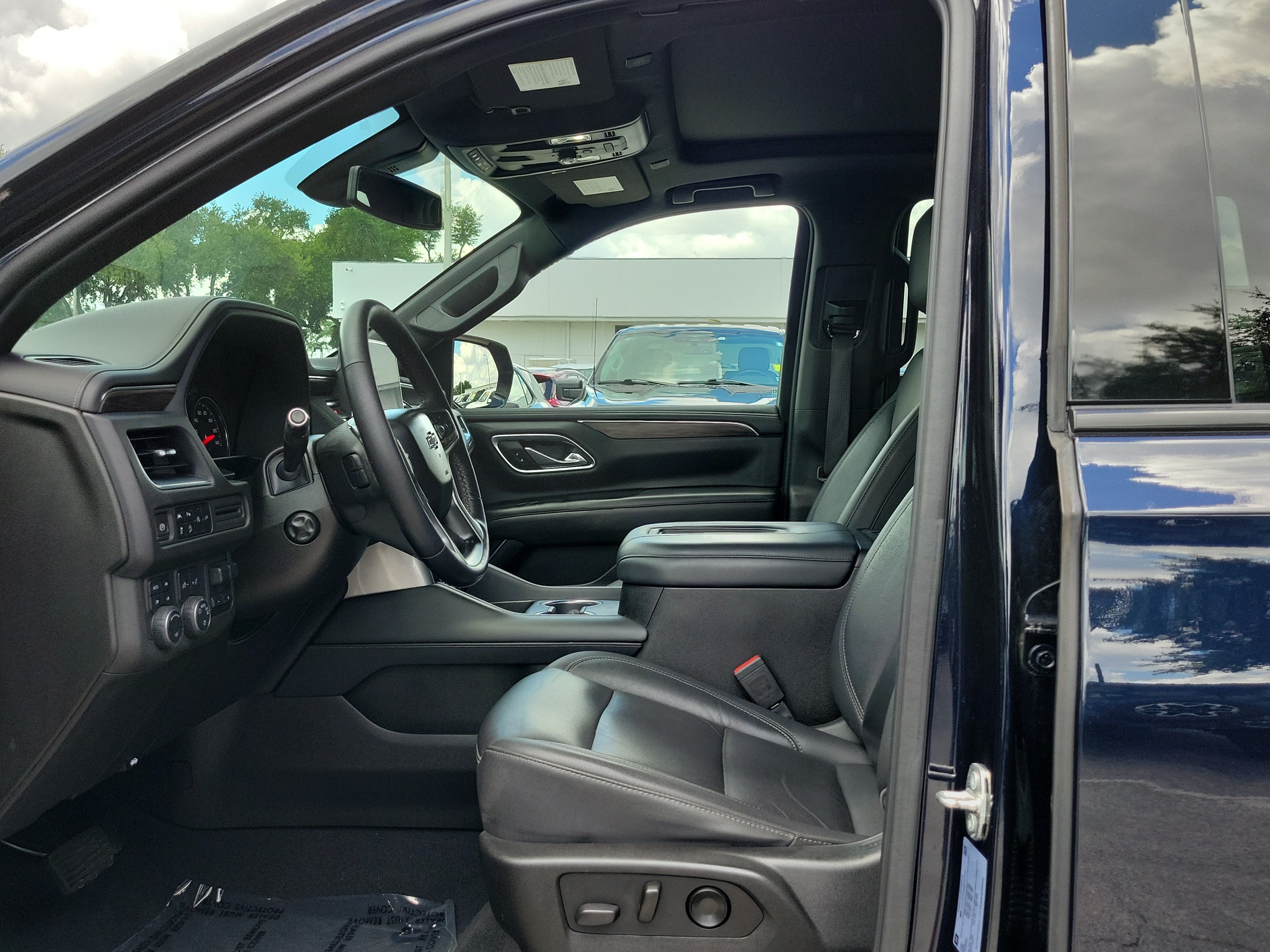 Used 2021 Chevrolet Tahoe Z71 w/ Z71 Off-Road Package AWD/4WD image 20