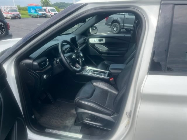 Certified 2022 Ford Explorer Platinum w/ Equipment Group 601A AWD/4WD image 8