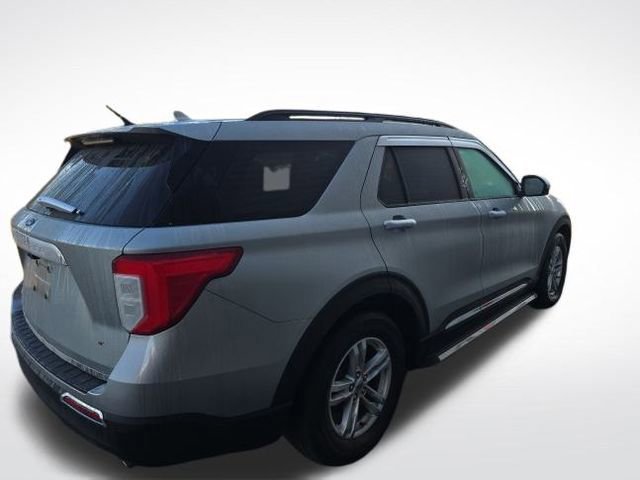 Certified 2022 Ford Explorer XLT image 3