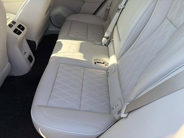 Used 2023 Buick Envision Avenir AWD/4WD image 22