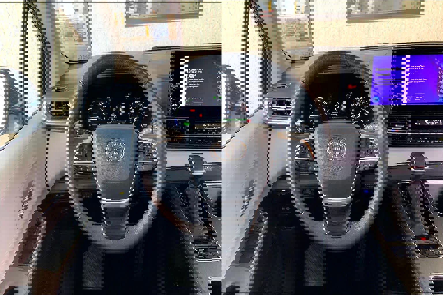 Used 2025 Toyota Sienna XLE image 8