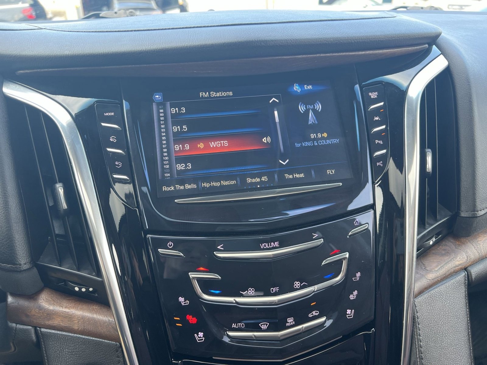 Used 2017 Cadillac Escalade Premium Luxury image 18