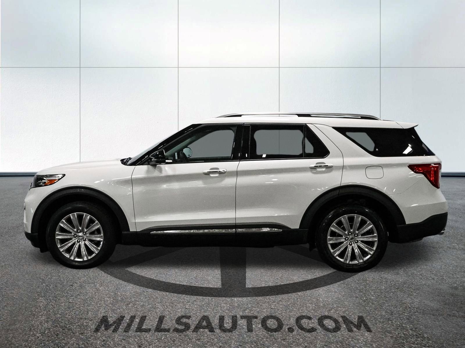 Certified 2023 Ford Explorer Limited w/ Limited Technology Package AWD/4WD image 3