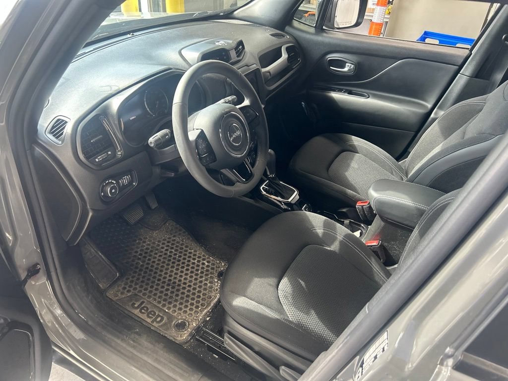 Used 2022 Jeep Renegade Altitude AWD/4WD image 3
