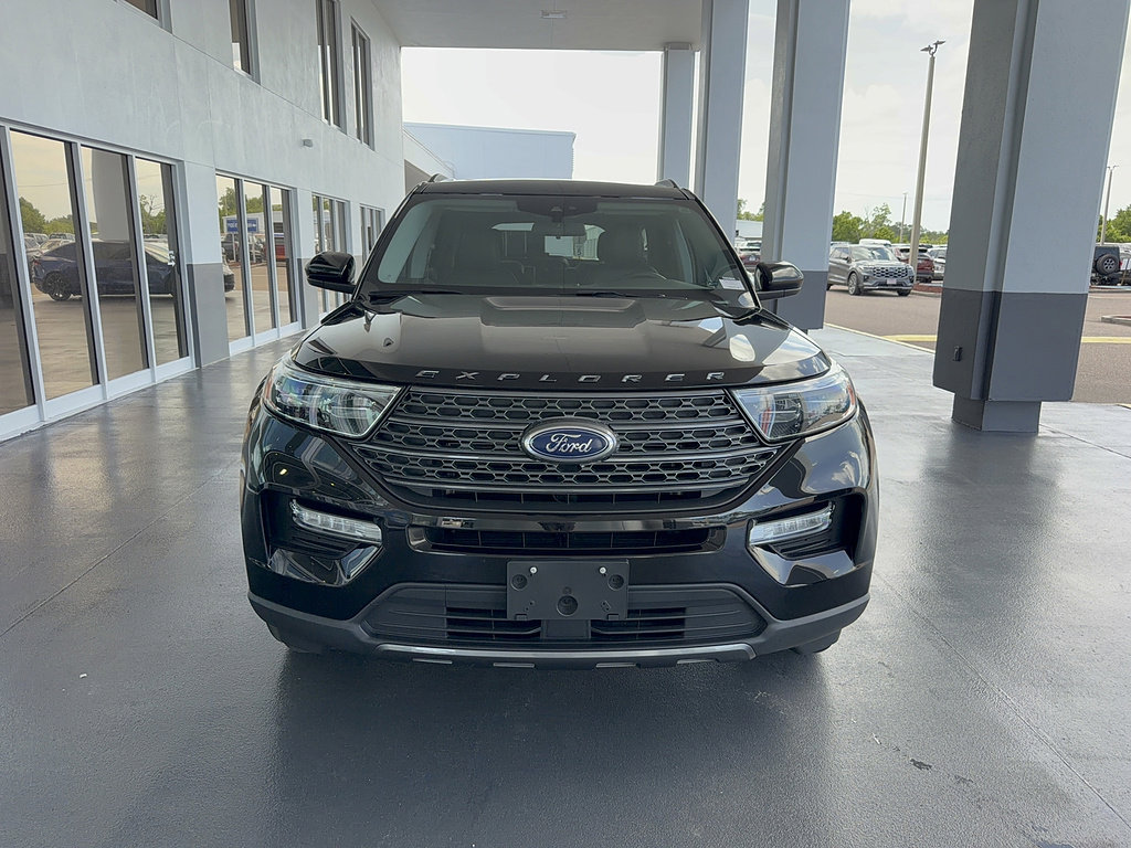 Certified 2023 Ford Explorer XLT w/ Equipment Group 202A AWD/4WD image 3