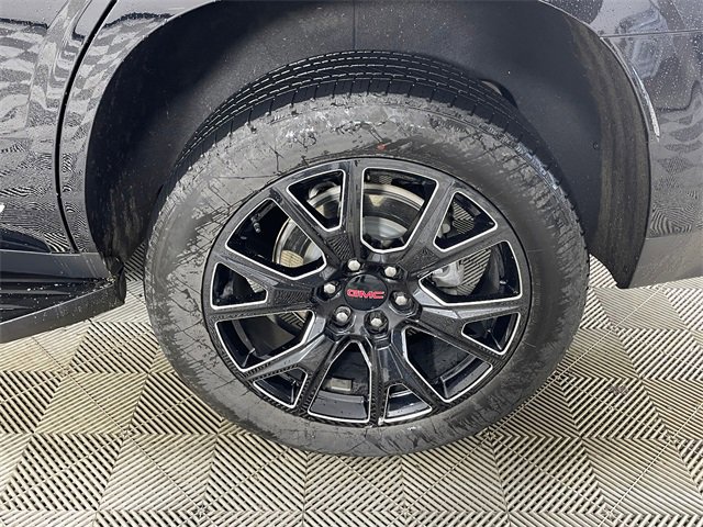 Used 2023 GMC Yukon SLT w/ SLT Luxury Package image 25