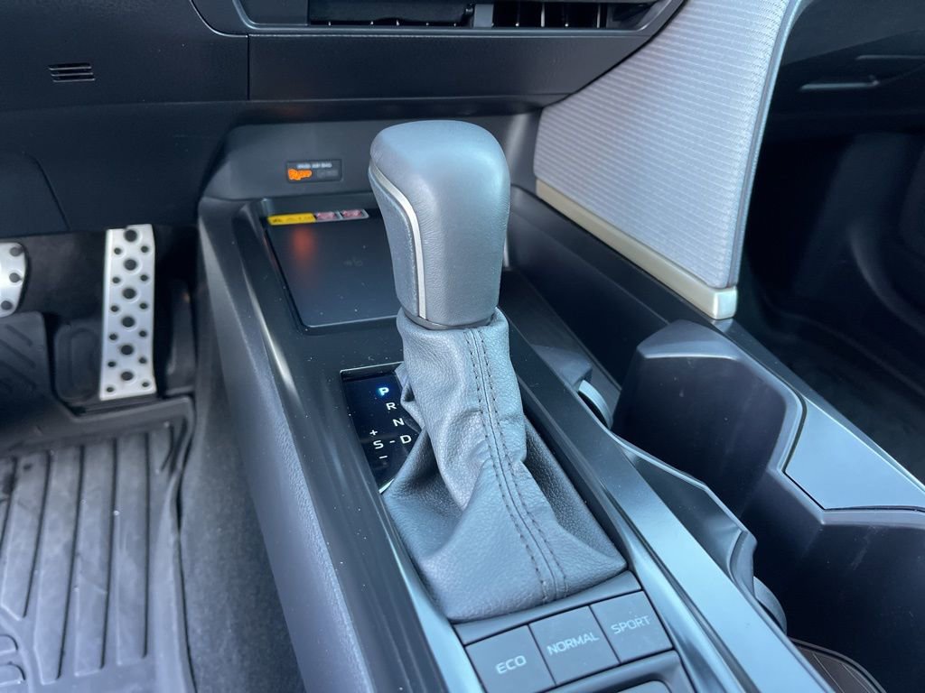 Used 2025 Toyota Camry SE image 15