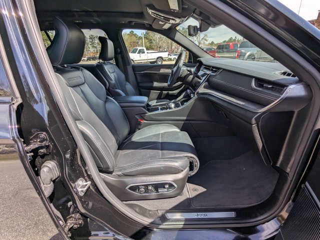 Used 2023 Jeep Grand Cherokee L Overland w/ Luxury Tech Group IV RWD image 39