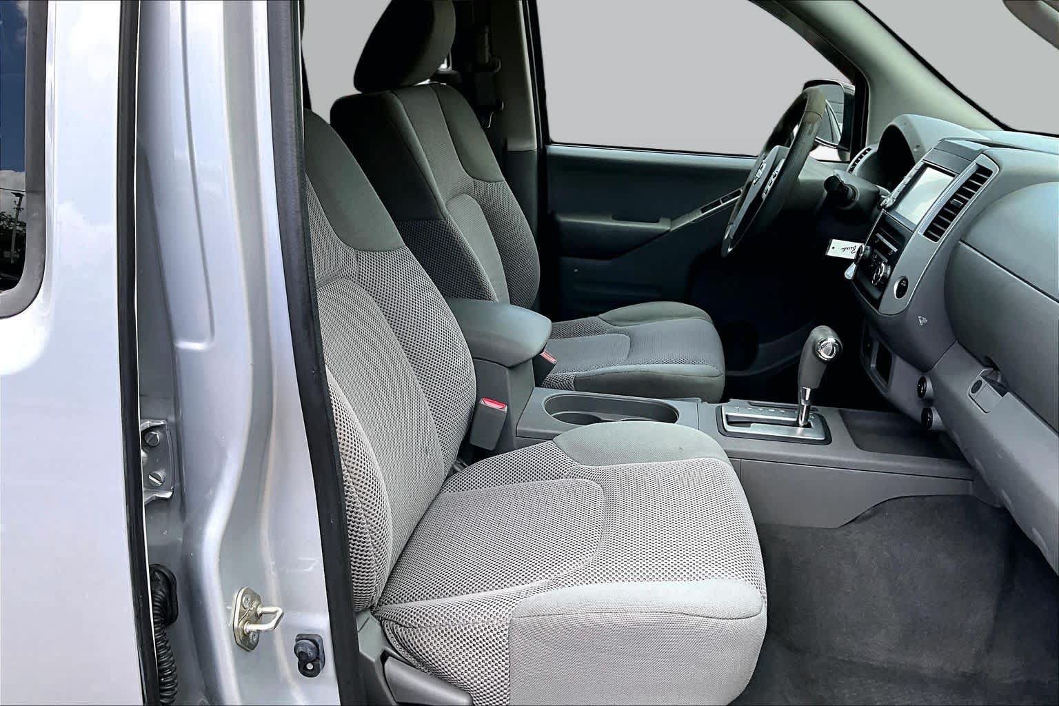 Used 2019 Nissan Frontier SV RWD image 9