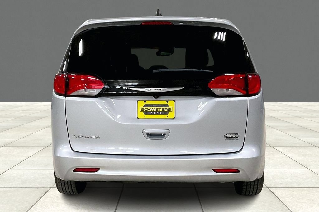Used 2024 Chrysler Voyager LX FWD image 4