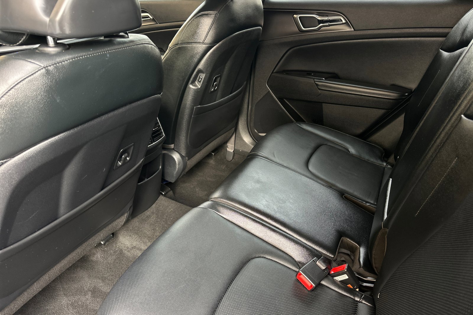 Used 2024 Kia Sportage EX image 11