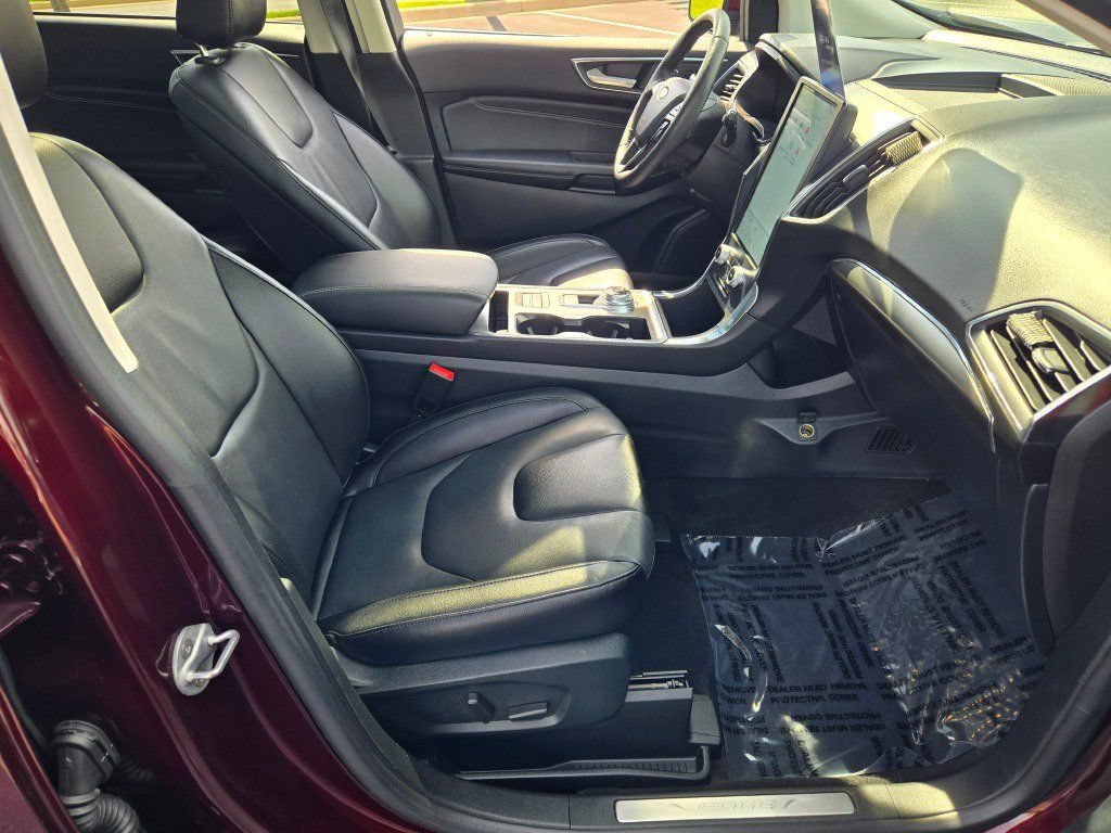 Certified 2022 Ford Edge Titanium AWD/4WD image 6
