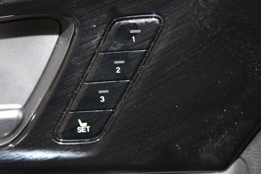 Used 2023 Acura MDX w/ Technology Package AWD/4WD image 38