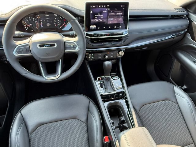 Used 2026 Jeep Compass Latitude AWD/4WD image 34