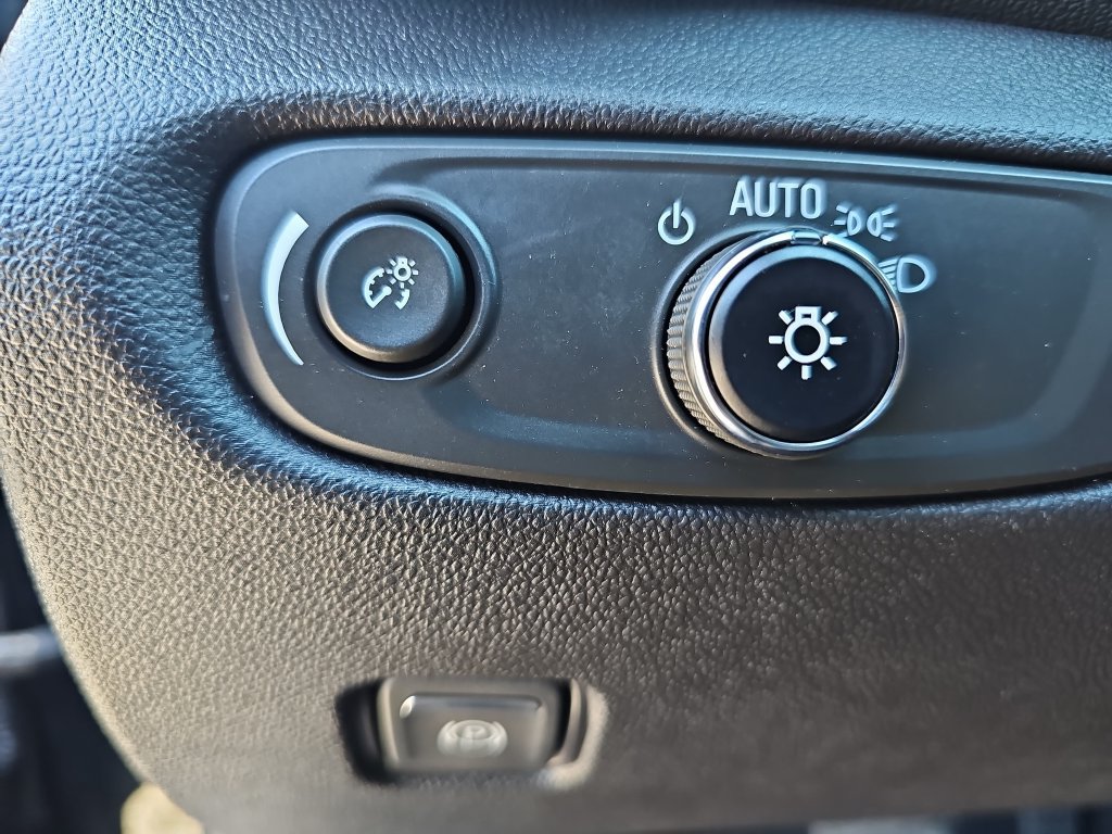 Used 2025 Chevrolet Blazer LT FWD image 26