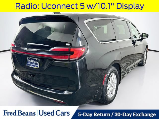 Used 2024 Chrysler Pacifica Touring-L FWD image 9